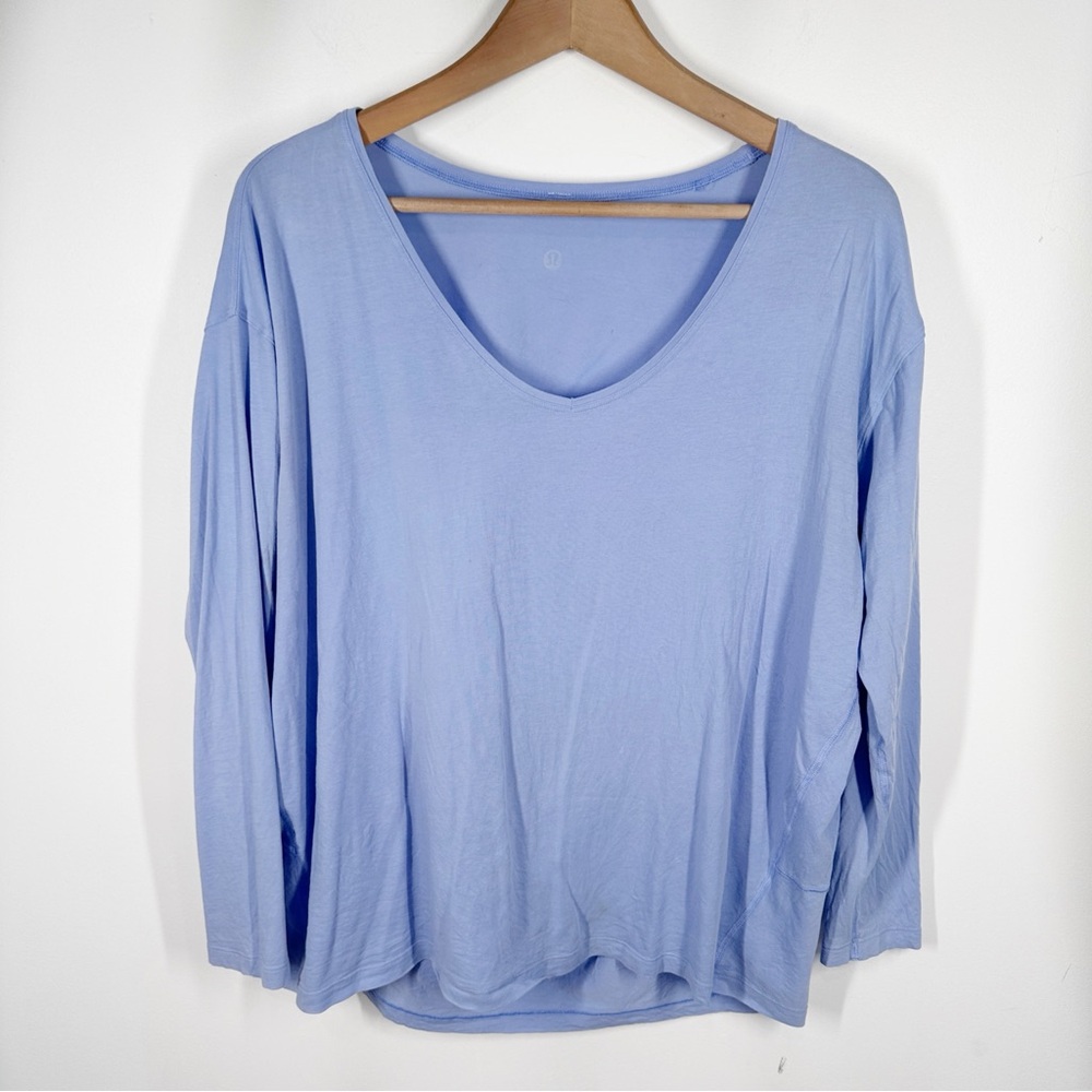 Lululemon V Neck Back in Action Tee Shirt Size 8 Blue